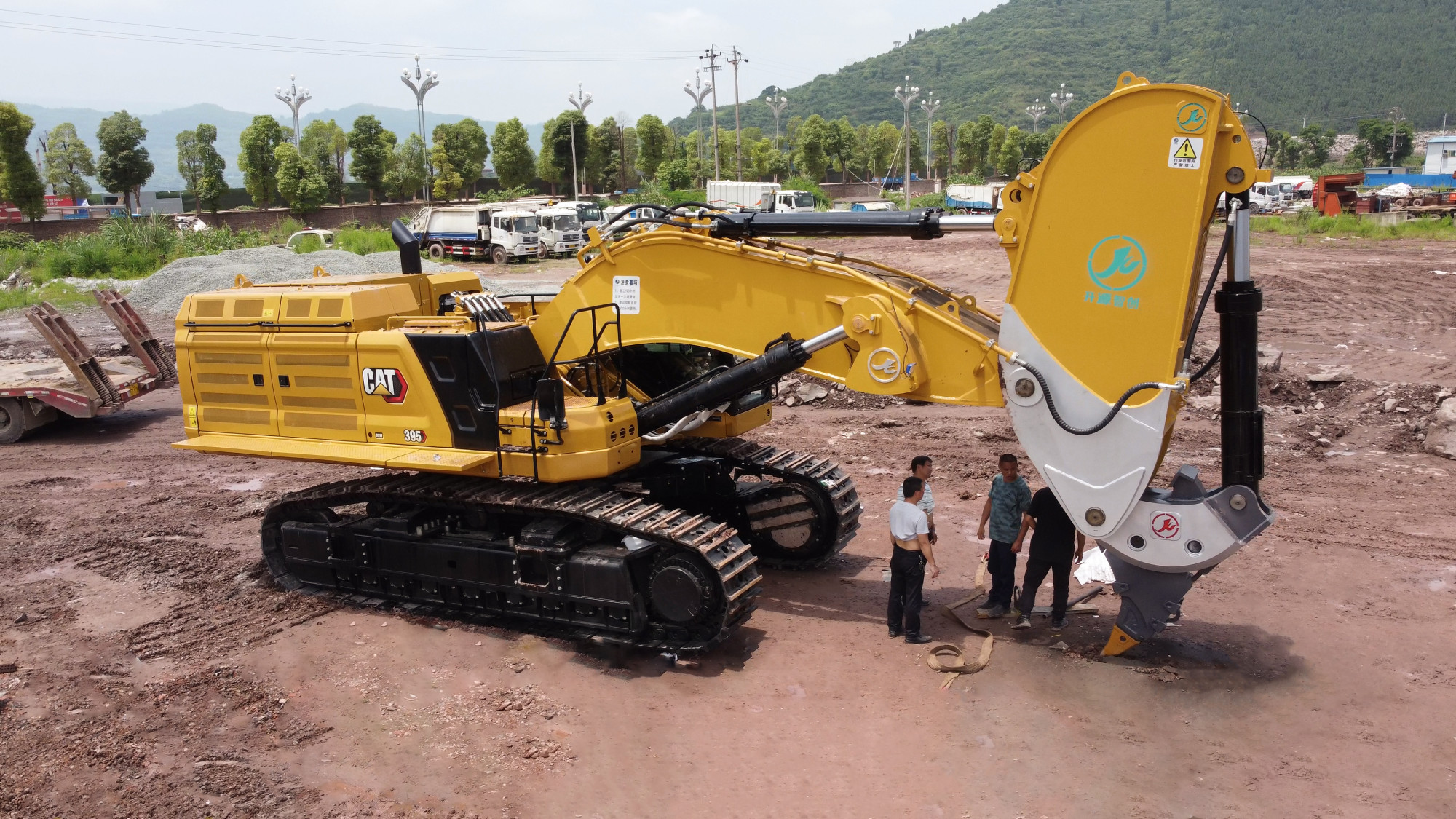 تجهیزات خردایش سنگ سازگار با بیل مکانیکی Caterpillar 395