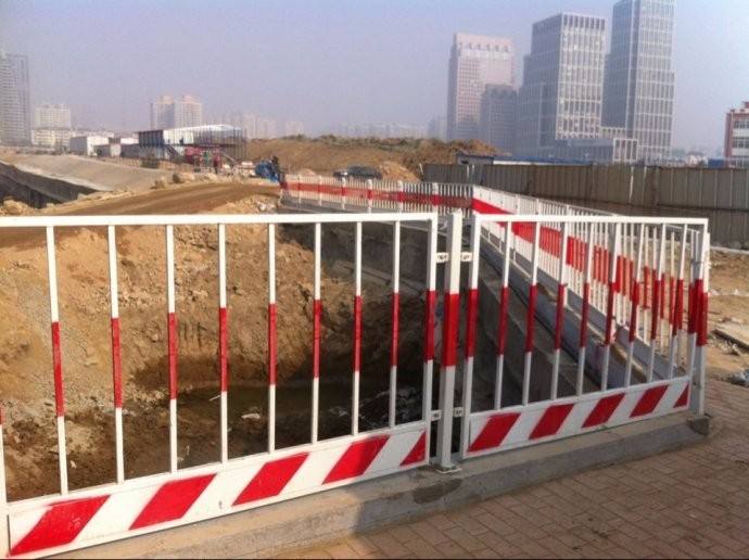 기초 굴착 가드레일
