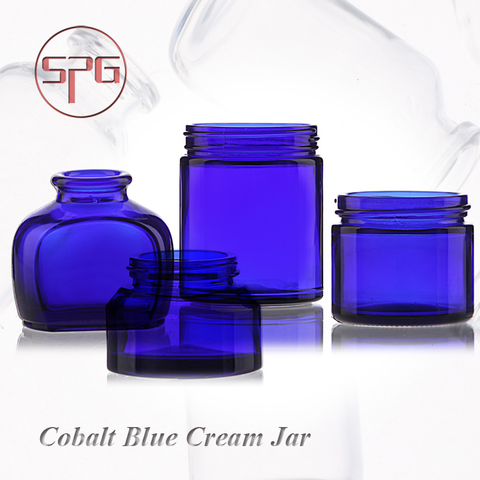 Saphirblaue Glasflasche